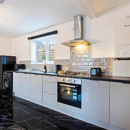 Stylish New Apartment - Free Wifi & Netflix - Top Rated - 3Mh Cradley Heath Kültér fotó