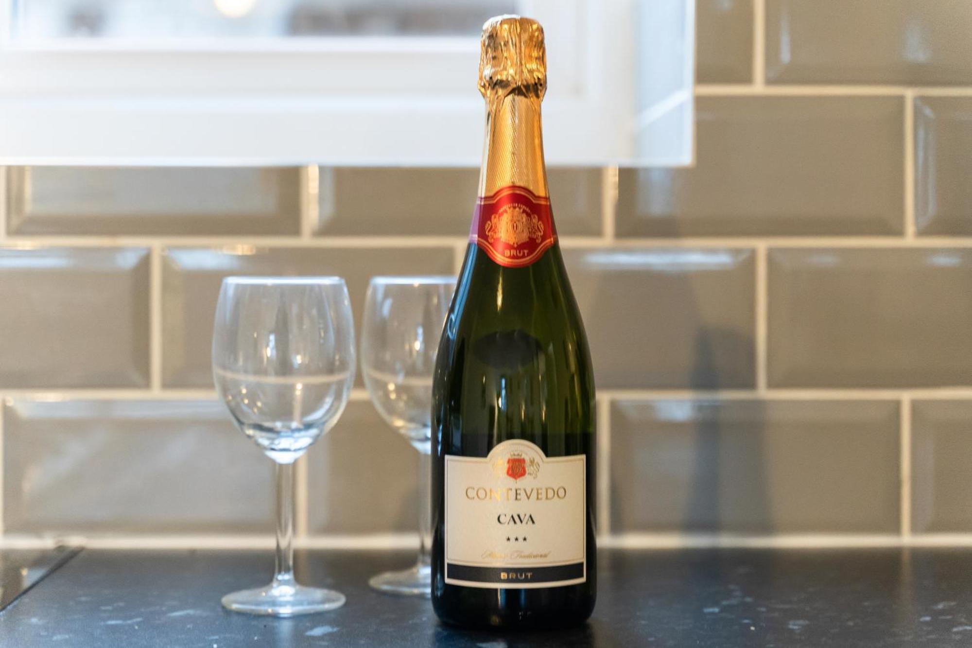 Stylish New Apartment - Free Wifi & Netflix - Top Rated - 3Mh Cradley Heath Kültér fotó