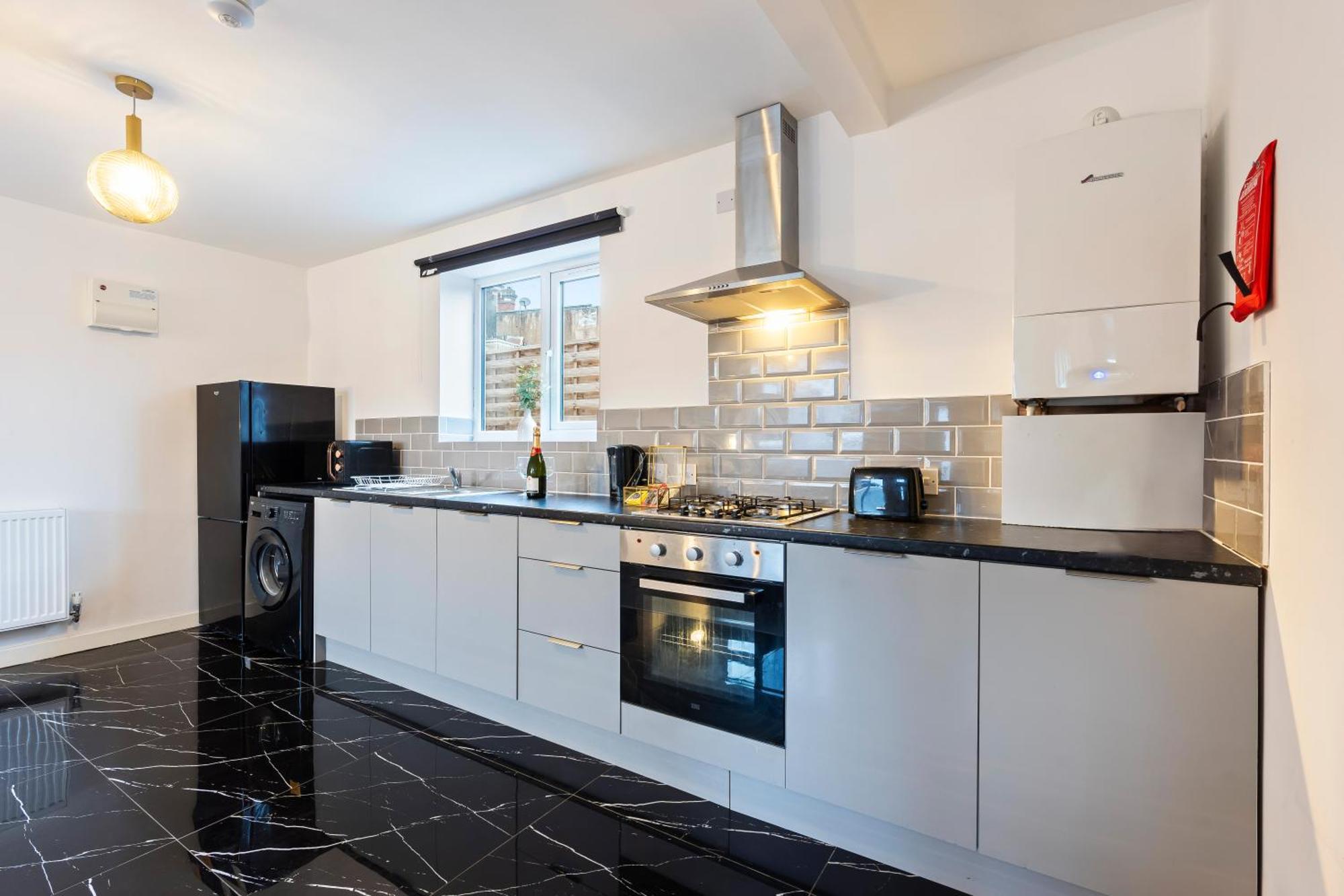 Stylish New Apartment - Free Wifi & Netflix - Top Rated - 3Mh Cradley Heath Kültér fotó