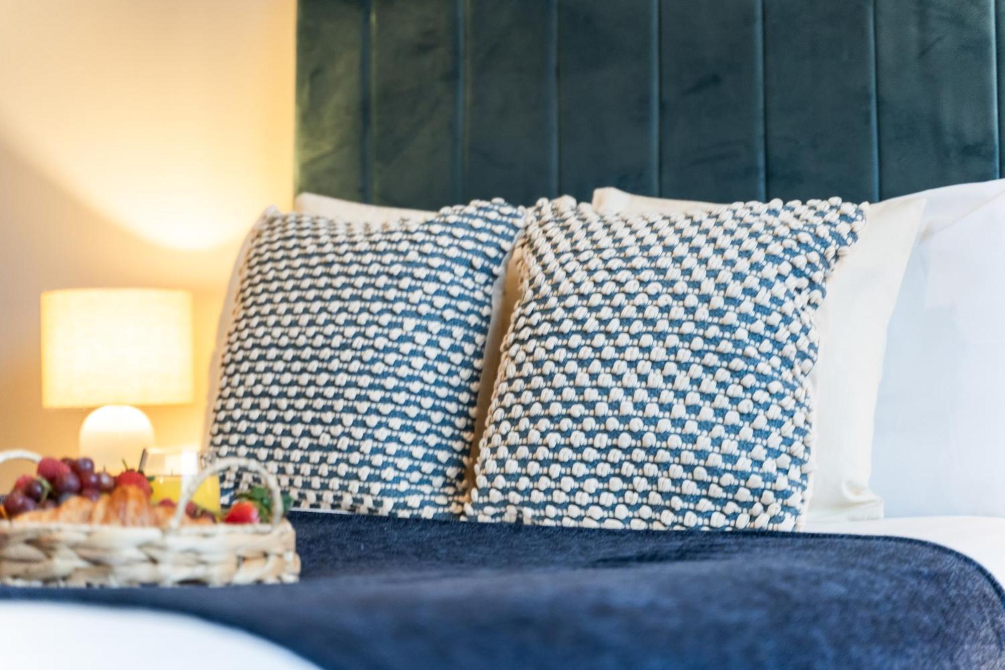 Stylish New Apartment - Free Wifi & Netflix - Top Rated - 3Mh Cradley Heath Kültér fotó